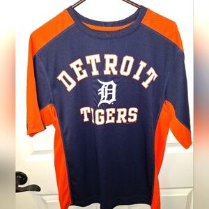 A TrueFan Detroit Tigers short sleeve blank jersey in a men's size medium.